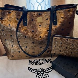 MCM Medium Liz Shopper in Visetos w/ zip wallet